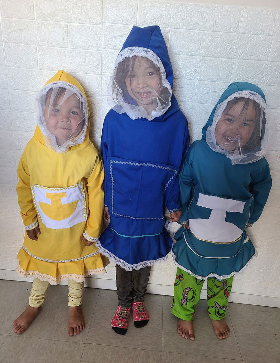 Bryanna, Davena and Avery are three Inuvialuit girls from Tuktoyaktuk, in Canada, who have some great gear to fight mosquitos while they pick berries